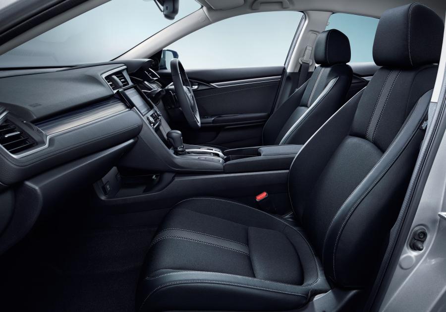 Интерьер Honda Civic Sedan (FC) 2019 года  (JP) (фото 9 из 13)